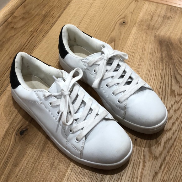 **currently unavailable**
🦋White Sneakers!!🦋 - Picture 1 of 3